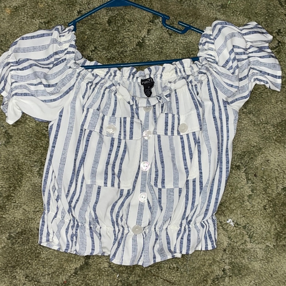 rue21 cropped shirt